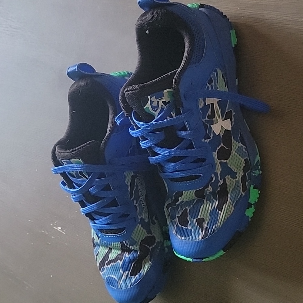 Under Armour tennis shoes
